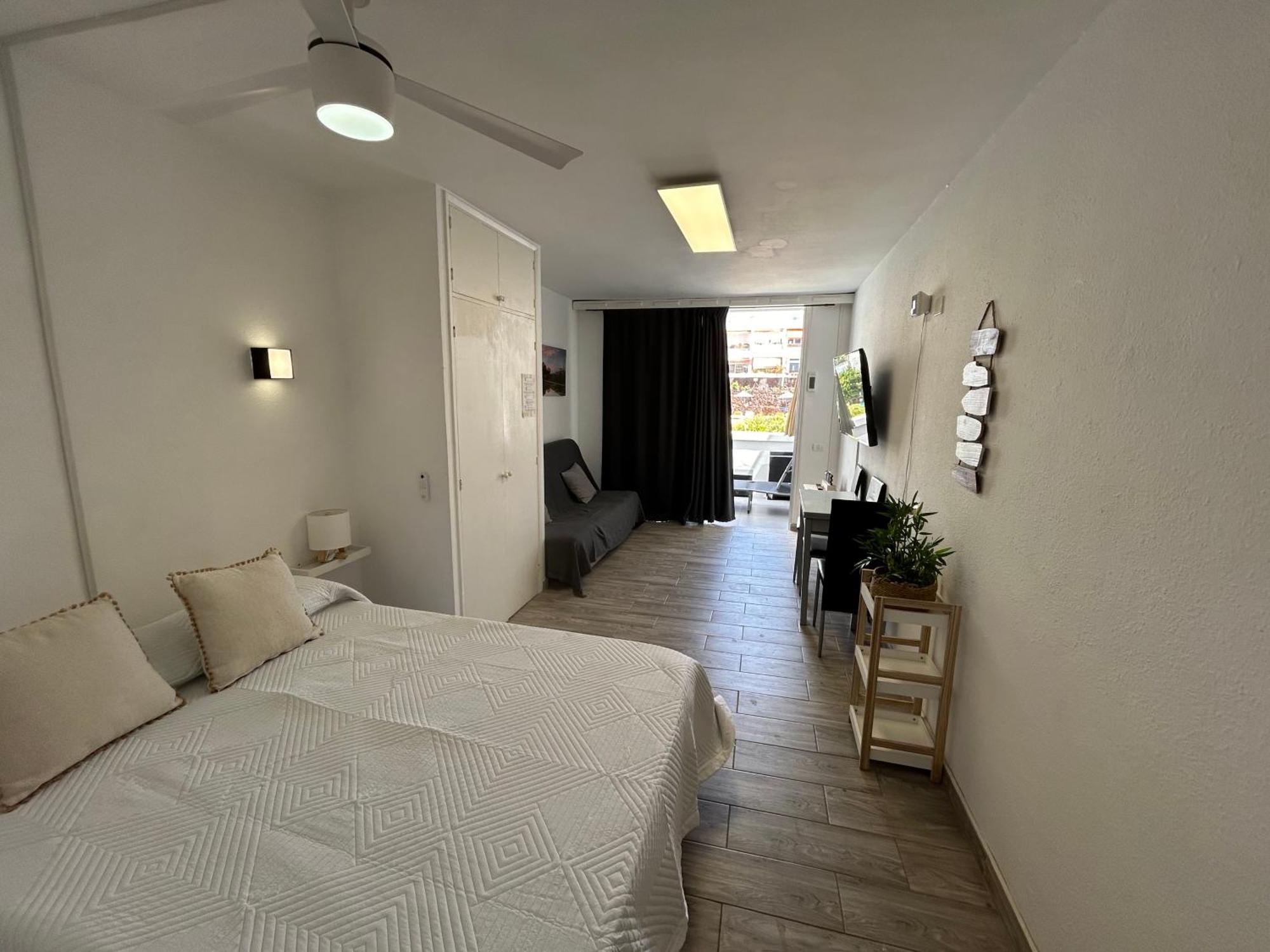 Sunny Apt With Terrace Coastal Area South Arona 아로나 외부 사진
