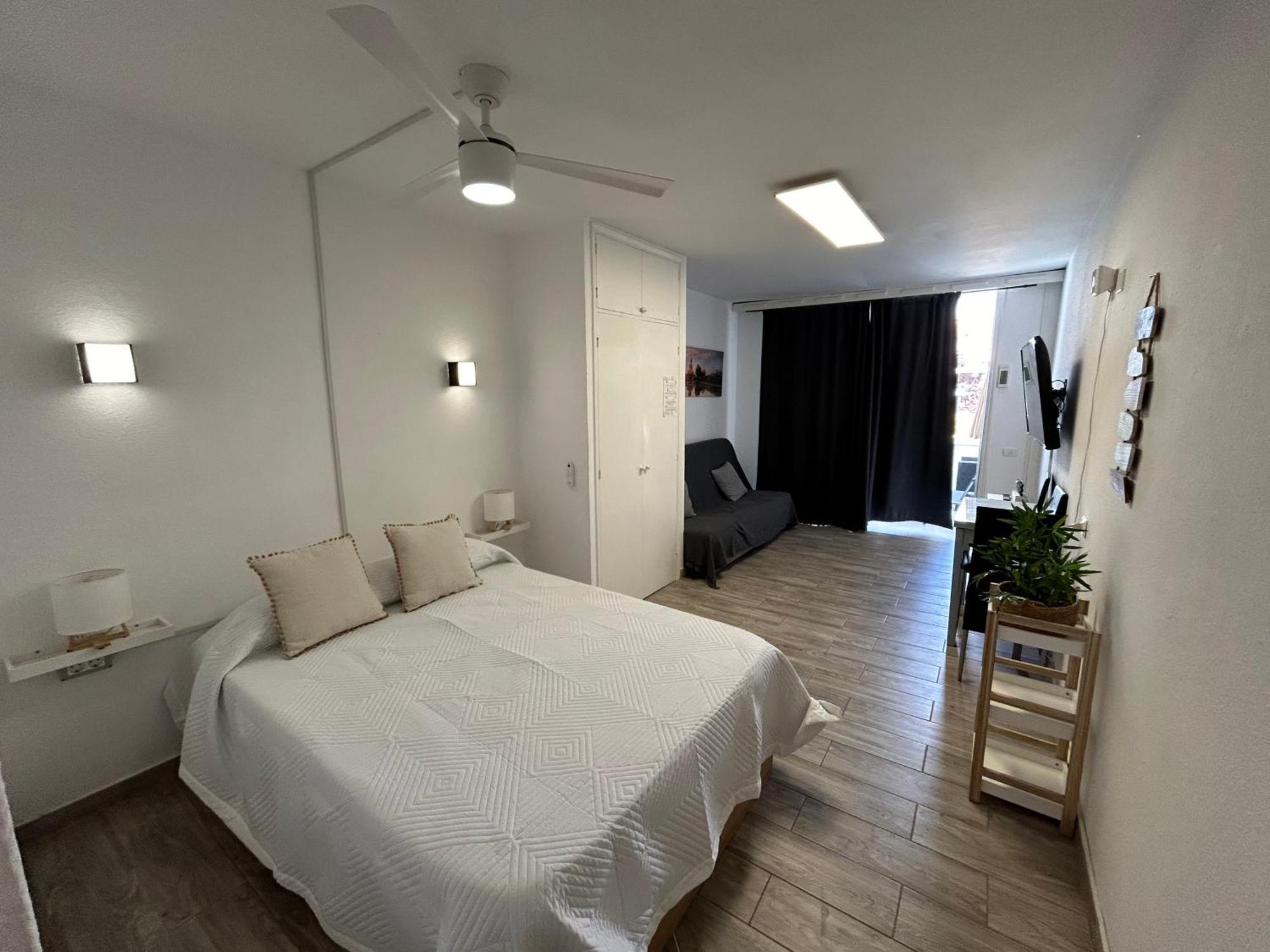 Sunny Apt With Terrace Coastal Area South Arona 아로나 외부 사진